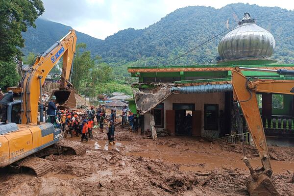 Rescuers search for missing people after a landslide that killed a number of people and left some others missing in Karo, North Sumatra, Indonesia, Monday, Nov. 25, 2024. (AP Photo/Binsar Bakkara)