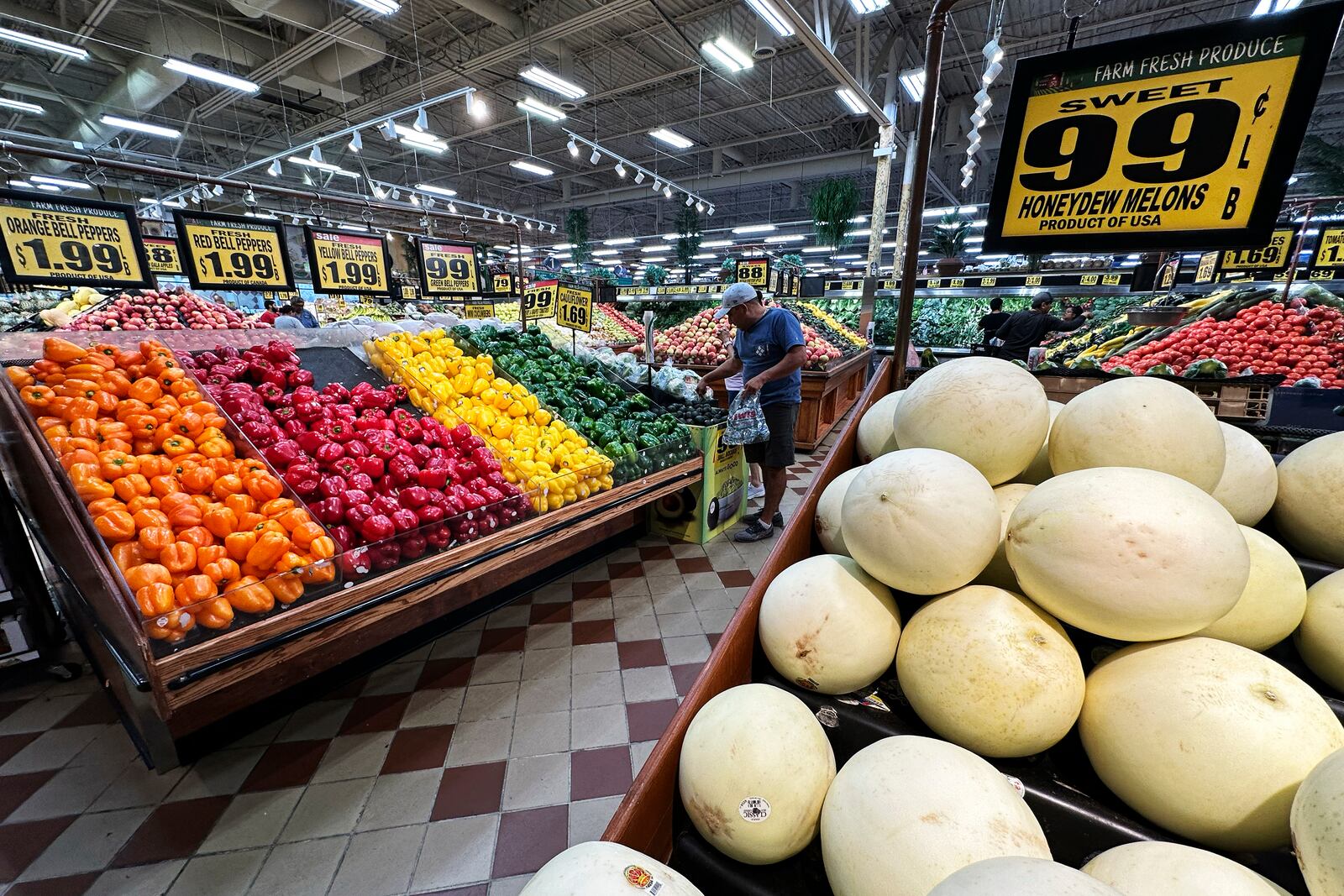 Customers shop at a grocery store in Waukegan, Ill., Friday, Sept. 20, 2024. (AP Photo/Nam Y. Huh)