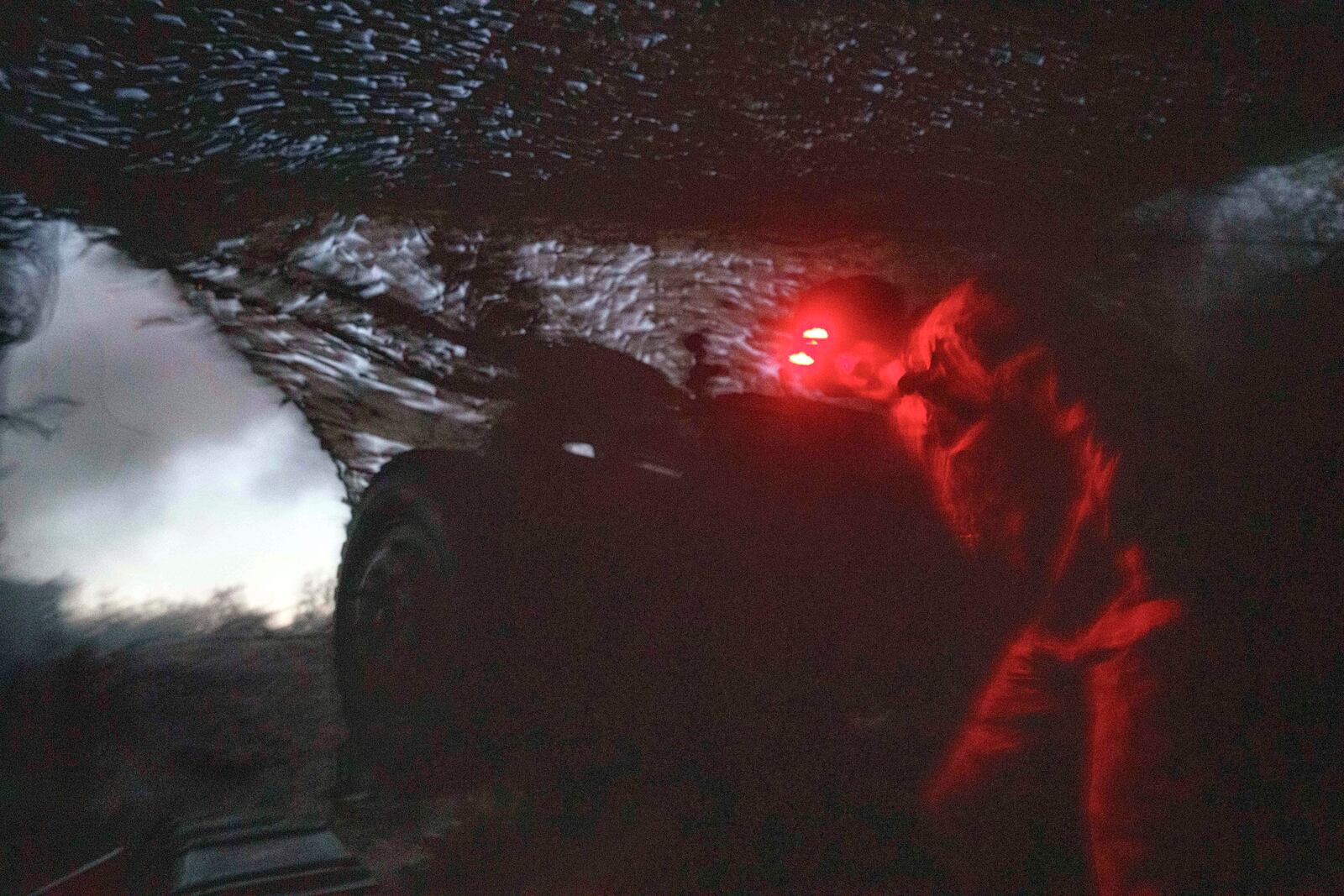 A Ukrainian serviceman of Liut brigade fires by his D-30 artillery cannon towards Russian position near Toretsk, Donetsk region, Ukraine, Sunday Sept. 22, 2024. (AP Photo/Evgeniy Maloletka)