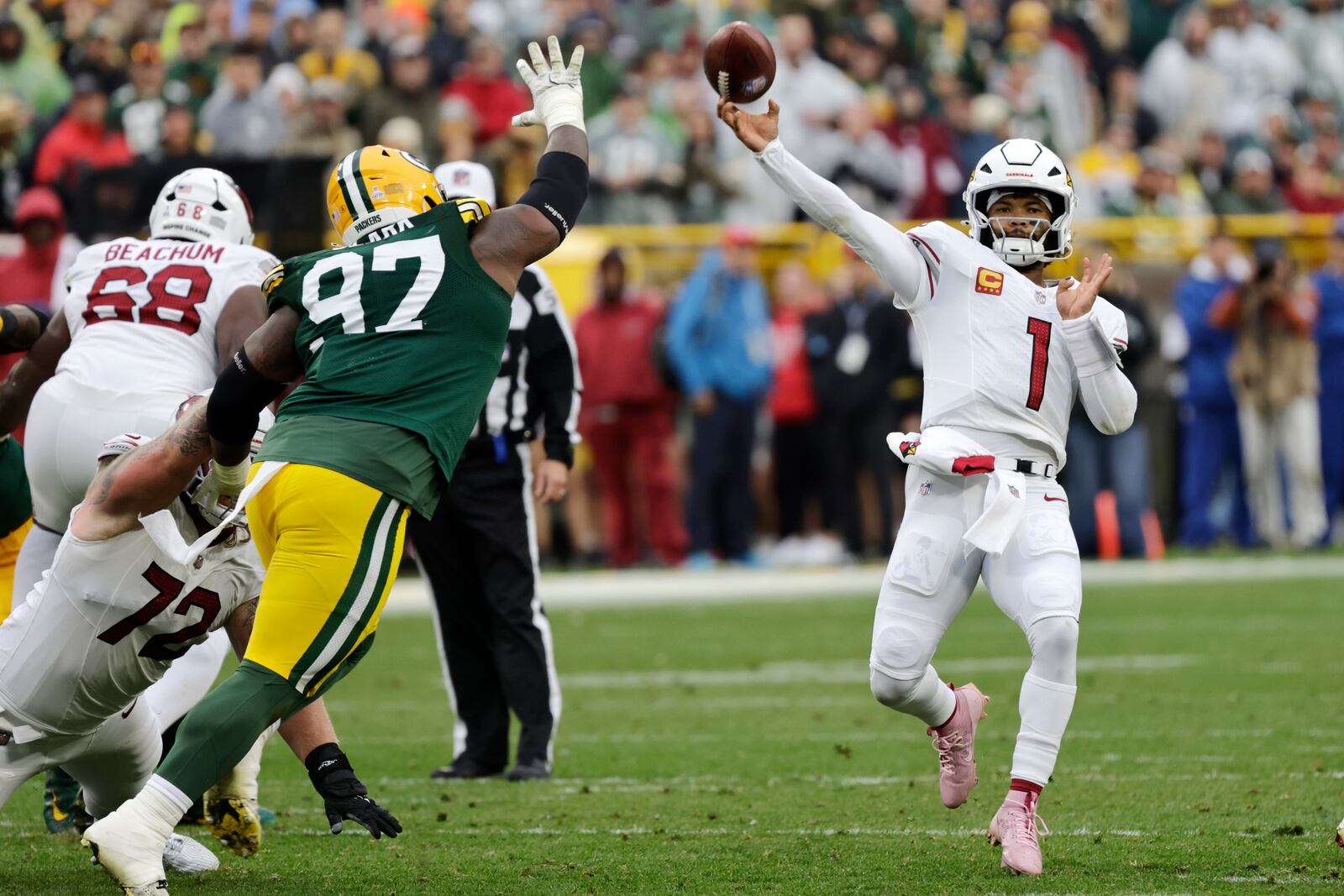 Arizona Cardinals quarterback Kyler Murray (1) throws during the first half of an NFL football game against the Green Bay Packers, Sunday, Oct. 13, 2024, in Green Bay. (AP Photo/Mike Roemer)