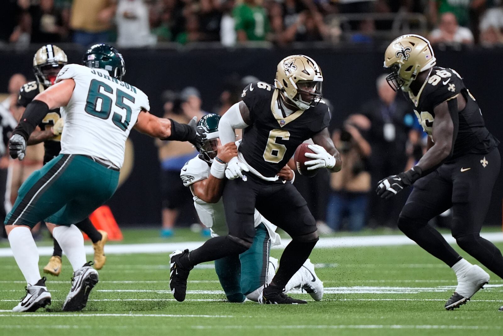 New Orleans Saints linebacker Willie Gay (6) runs back a fumble recovery against the Philadelphia Eagles in the first half of an NFL football game in New Orleans, Sunday, Sept. 22, 2024. (AP Photo/Gerald Herbert)