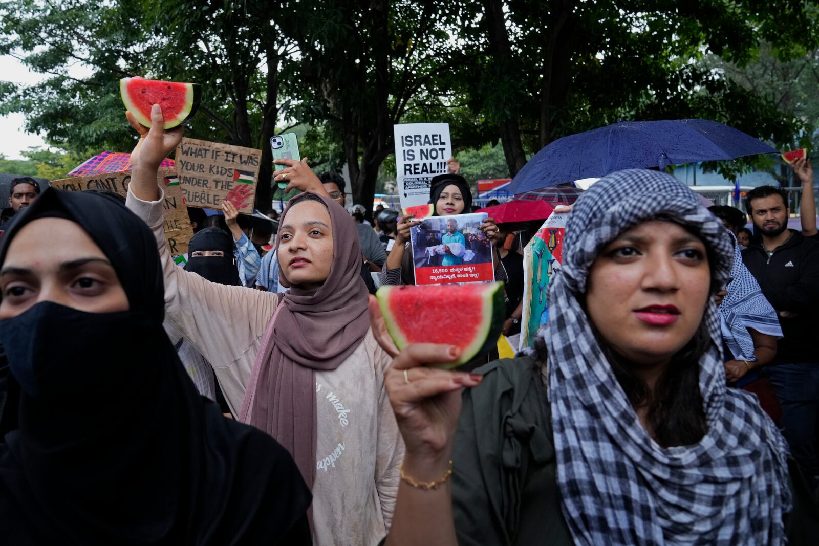 Demonstrators participate in a pro-Palistinian protest in Bengaluru, India, Saturday, Oct. 5, 2024. (AP Photo/Aijaz Rahi)