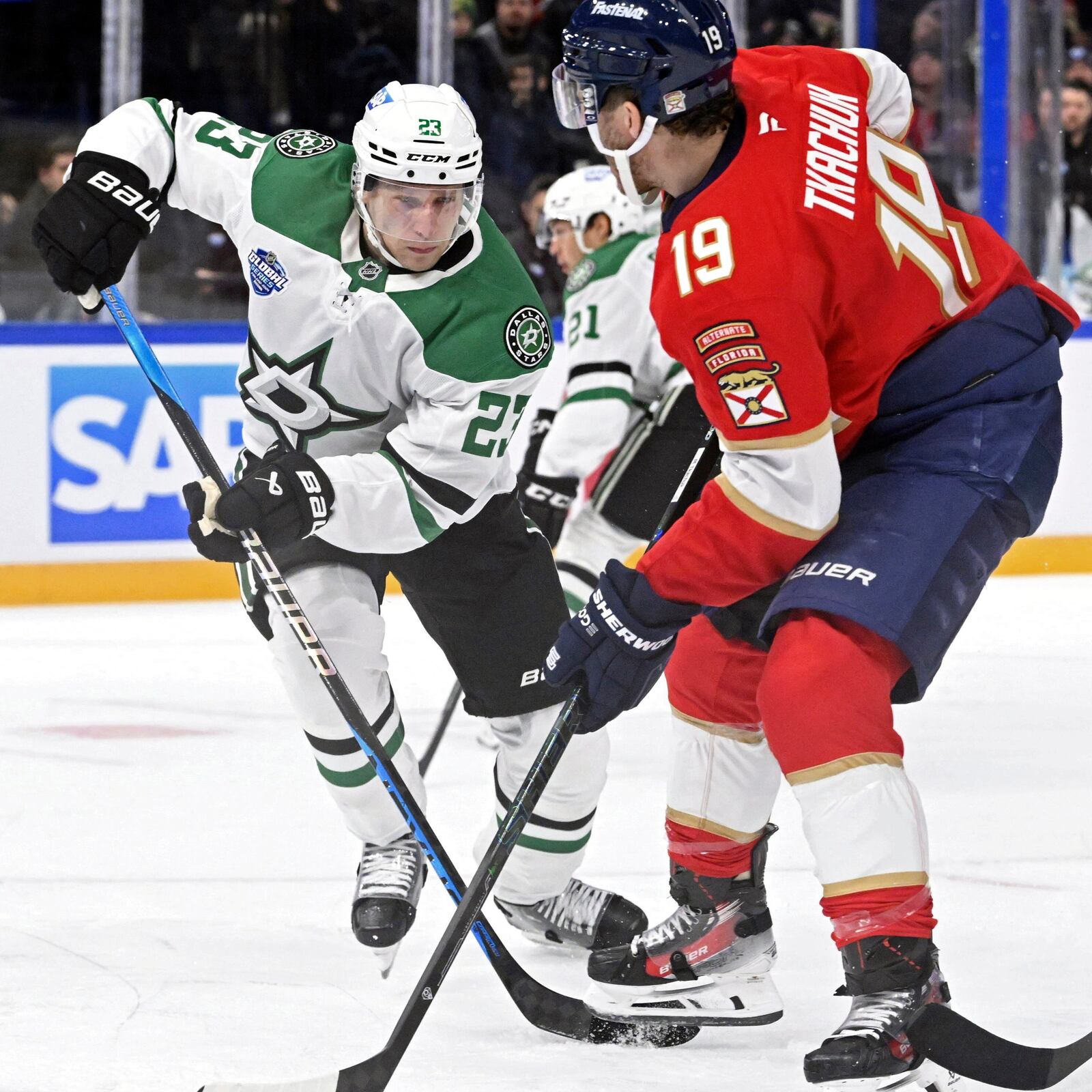 Dallas Star's Esa Lindell, left, and Florida Panthers' Matthew Tkachuk battle for the puck during an NHL hockey game, Saturday, Nov. 2, 2024, in Tampere, Finland. (Heikki Saukkomaa/Lehtikuva via AP)