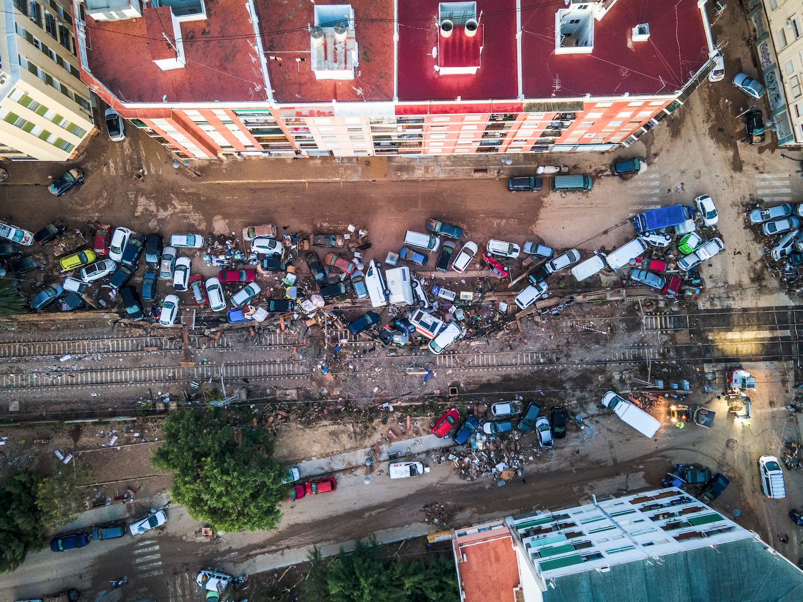 Vehicles pile up in the streets caused by late Tuesday and early Wednesday storm that left hundreds dead or missing in Alfafar, Valencia region, Spain, Saturday, Nov. 2, 2024.(AP Photo/Angel Garcia)