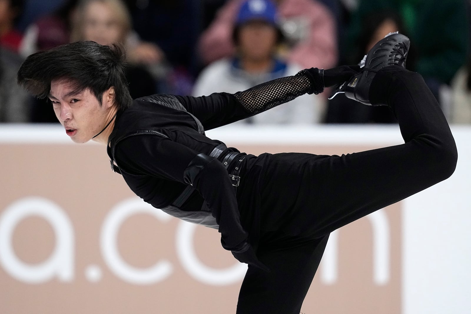 Kao Miura of Japan competes during the men's short program at the Skate America figure skating event in Allen, Texas, Saturday, Oct. 19, 2024. (AP Photo/Tony Gutierrez)