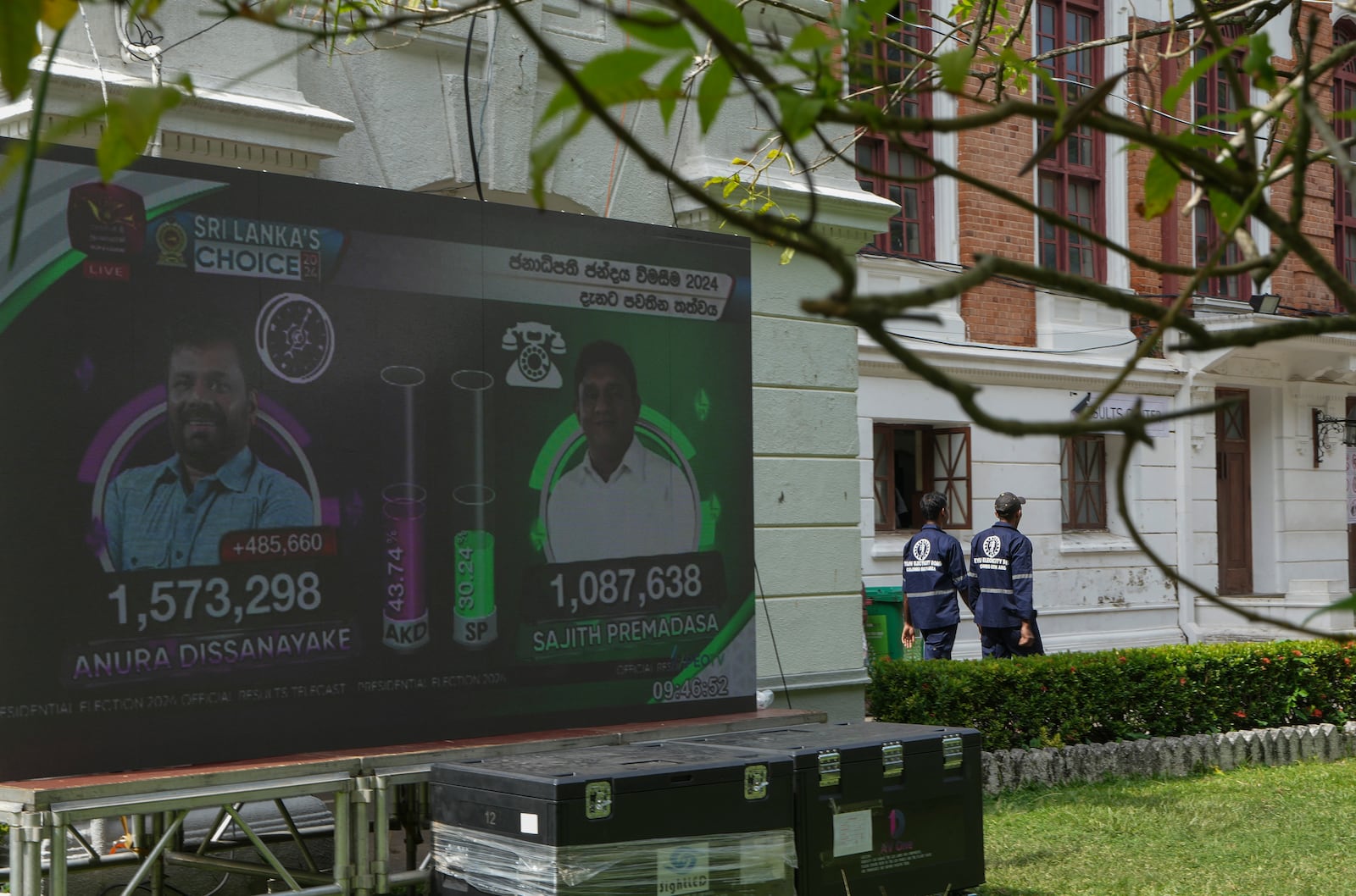 Latest update of the presidential election is displayed on a screen at a counting center, in Colombo, Sri Lanka, Sunday, Sept. 22, 2024.(AP Photo/Rajesh Kumar Singh)