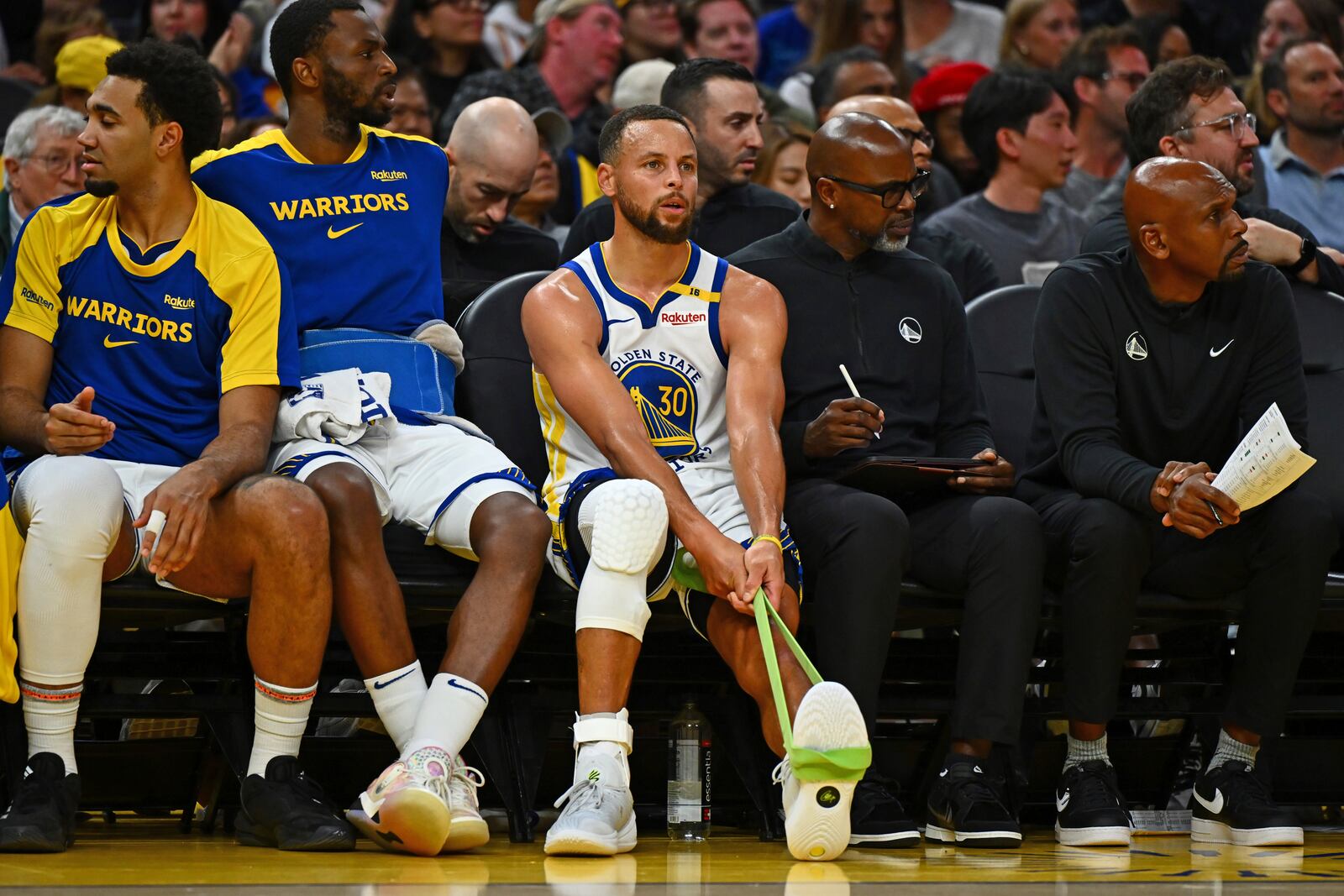 Golden State Warriors' Stephen Curry (30) stretches his left ankle after sustaining an injury in the third quarter of an NBA basketball game against the Los Angeles Clippers in San Francisco, Sunday, Oct. 27, 2024. (Jose Carlos Fajardo/Bay Area News Group via AP)