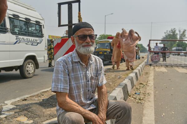 Ahmed Sheikh, an Indian citizen breaks down at the Attari-Wagah border between India and Pakistan, near Amritsar, India, after his Pakistani wife leaves, following New Delhi’s decision to order almost all Pakistani citizens to leave the country after last week’s deadly attack in Indian-controlled Kashmir, Wednesday, April 30, 2025. (AP Photo/Prabhjot Gill)