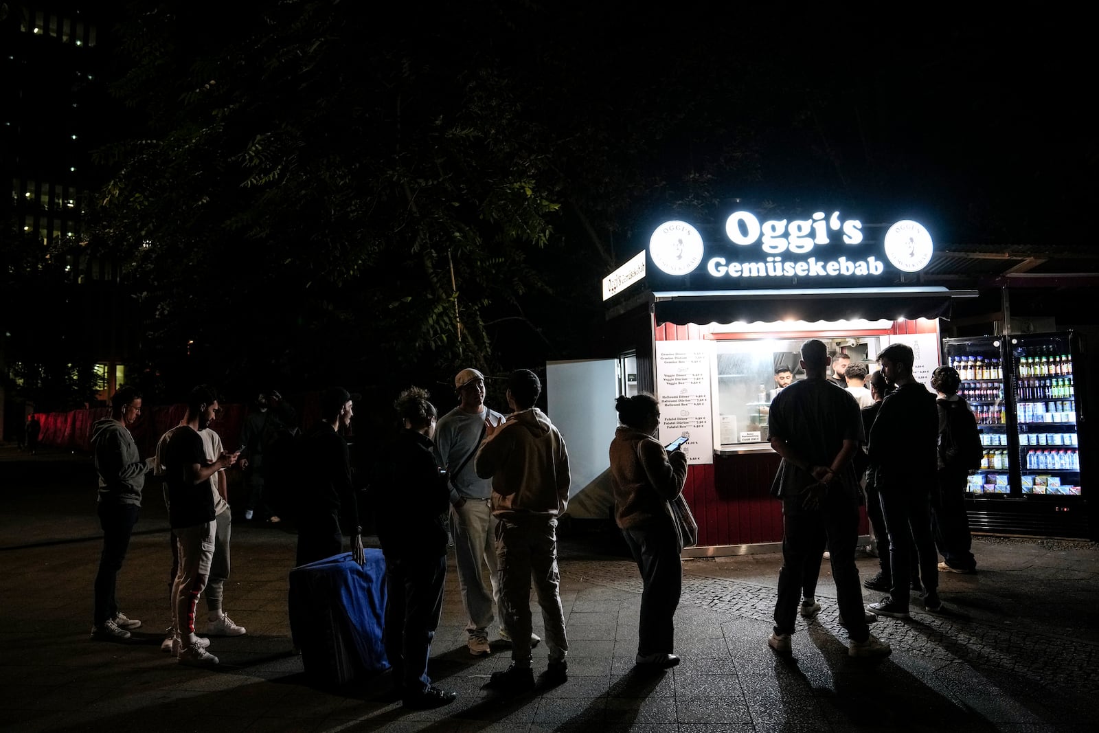 People stand in the line to buy doner kebab in Berlin, Germany, Wednesday, Sept. 18, 2024. (AP Photo/Ebrahim Noroozi)