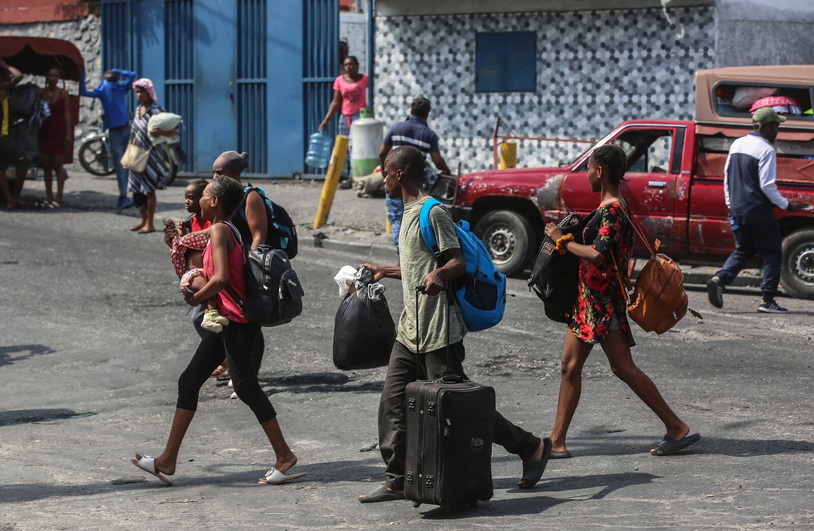 Residents flee their homes to escape gang violence in the Nazon neighborhood of Port-au-Prince, Haiti, Thursday, Nov. 14, 2024. (AP Photo/Odelyn Joseph)