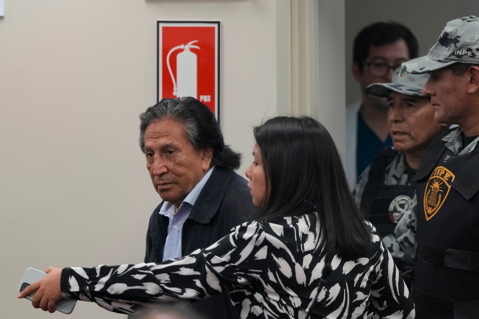 Former Peruvian President Alejandro Toledo arrives for a court session where the judge will rule in his corruption case in Lima, Peru, Monday, Oct. 21, 2024. (AP Photo/Guadalupe Pardo)