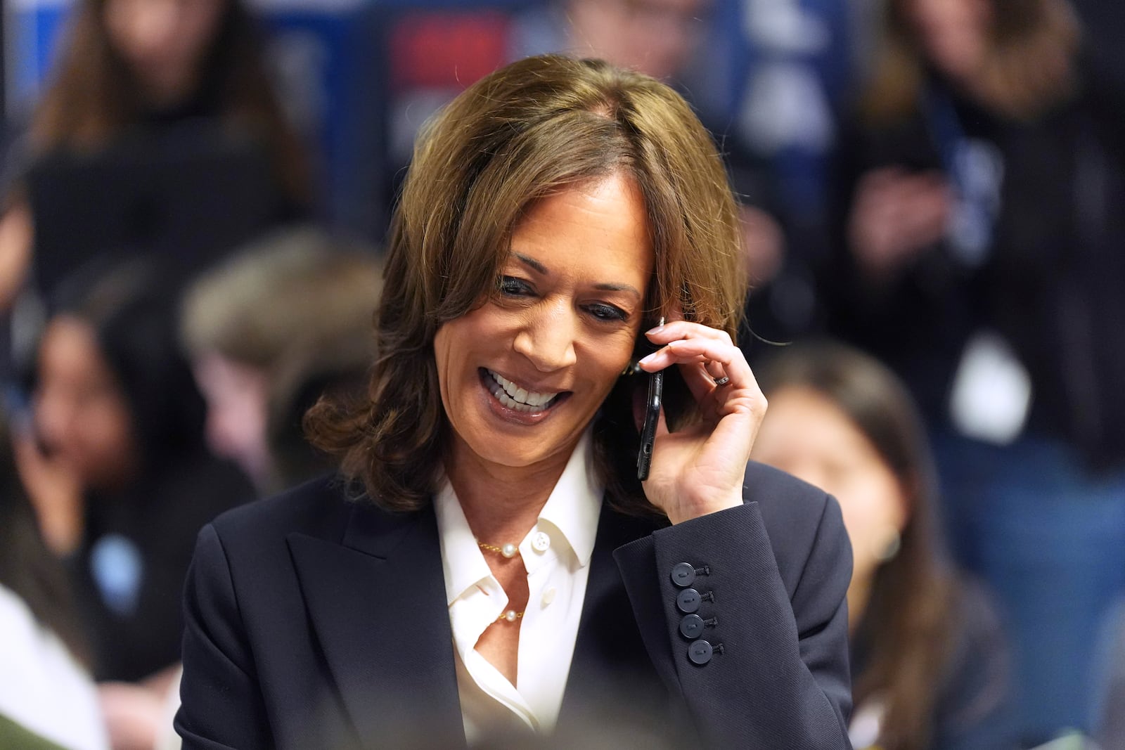 Democratic presidential nominee Vice President Kamala Harris phone banks with volunteers at the DNC headquarters on Election Day, Tuesday, Nov. 5, 2024, in Washington. (AP Photo/Jacquelyn Martin)