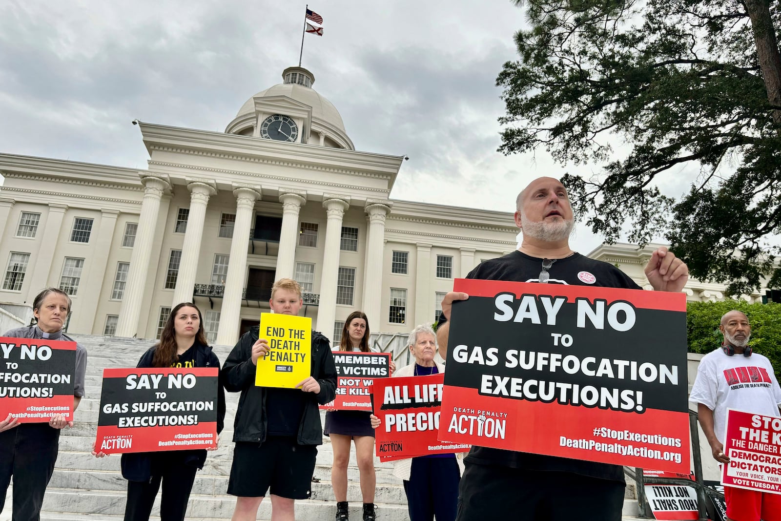 Abraham Bonowitz, executive director of Death Penalty Action, and other death penalty opponents hold a demonstration outside the Alabama Capitol in Montgomery, Ala., Wednesday, Sept. 25, 2024, asking the state to call off the scheduled execution of Alan Miller in what would be the nation's second execution using nitrogen gas. (AP Photo/Kim Chandler)