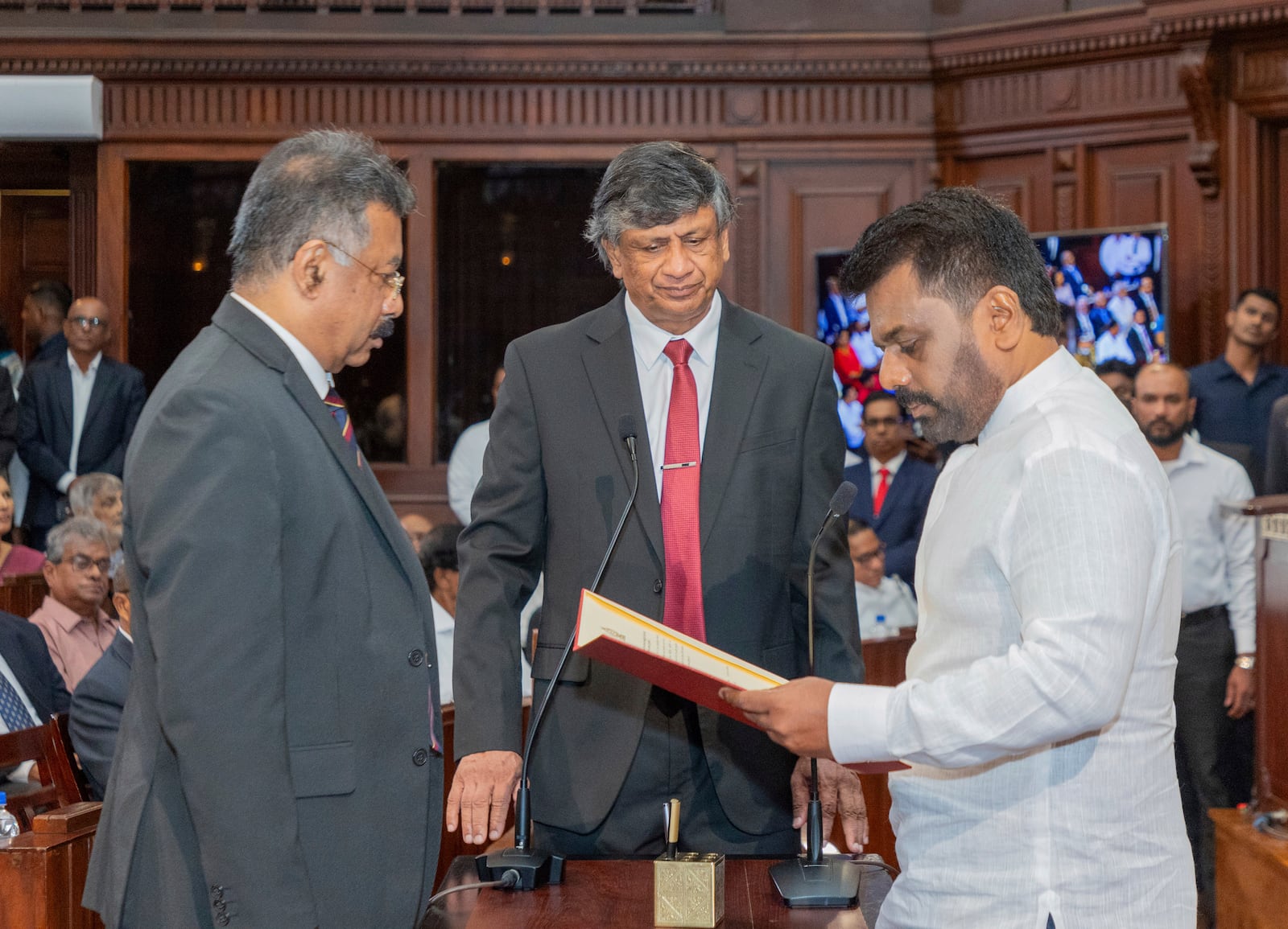 Marxist leader Anura Kumara Dissanayake, right, is sworn in as Sri Lanka's tenth president by Chief Justice Jayantha Jayasuriya, left at the Sri Lankan President's Office in Colombo, Sri Lanka, Monday, Sept.23, 2024. President's secretary Saman Ekanayake is in center. (Sri Lankan President's Office via AP)