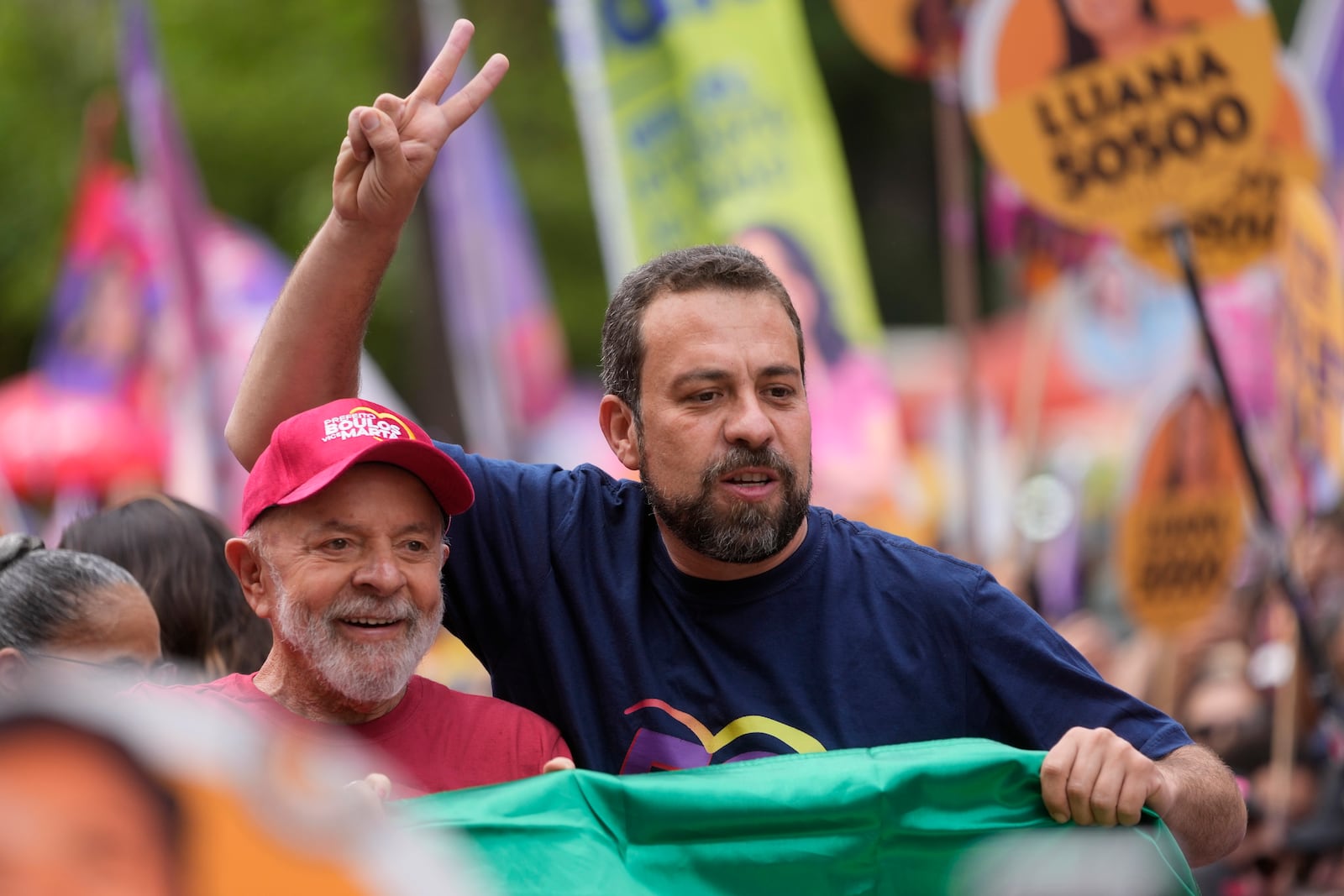 Mayoral candidate Guilherme Boulos of the Socialism and Liberty Party, right, campaigns with Brazilian President Luiz Inacio Lula da Silva the day before elections in Sao Paulo, Saturday, Oct. 5, 2024. (AP Photo/Andre Penner)