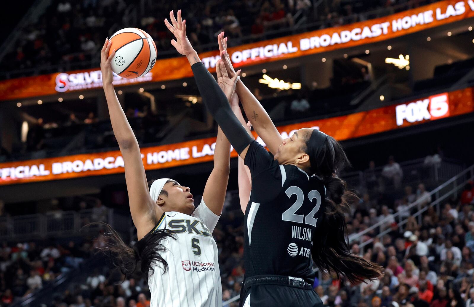 Chicago Sky forward Angel Reese (5) tries to shoot over Las Vegas Aces center A'ja Wilson (22) during the second half of an WNBA basketball game, Tuesday, Sept. 3, 2024, in Las Vegas. L (Steve Marcus/Las Vegas Sun via AP)