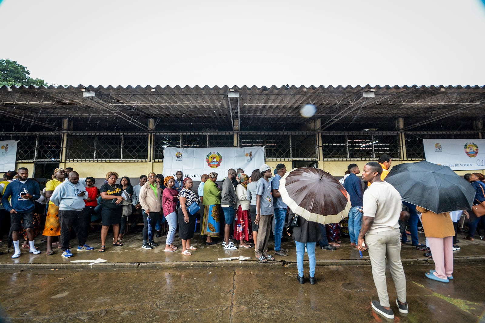 People queue to cast their votes at a polling station in general elections in Maputo, Mozambique, Wednesday, Oct. 9, 2024. (AP Photo/Carlos Equeio)