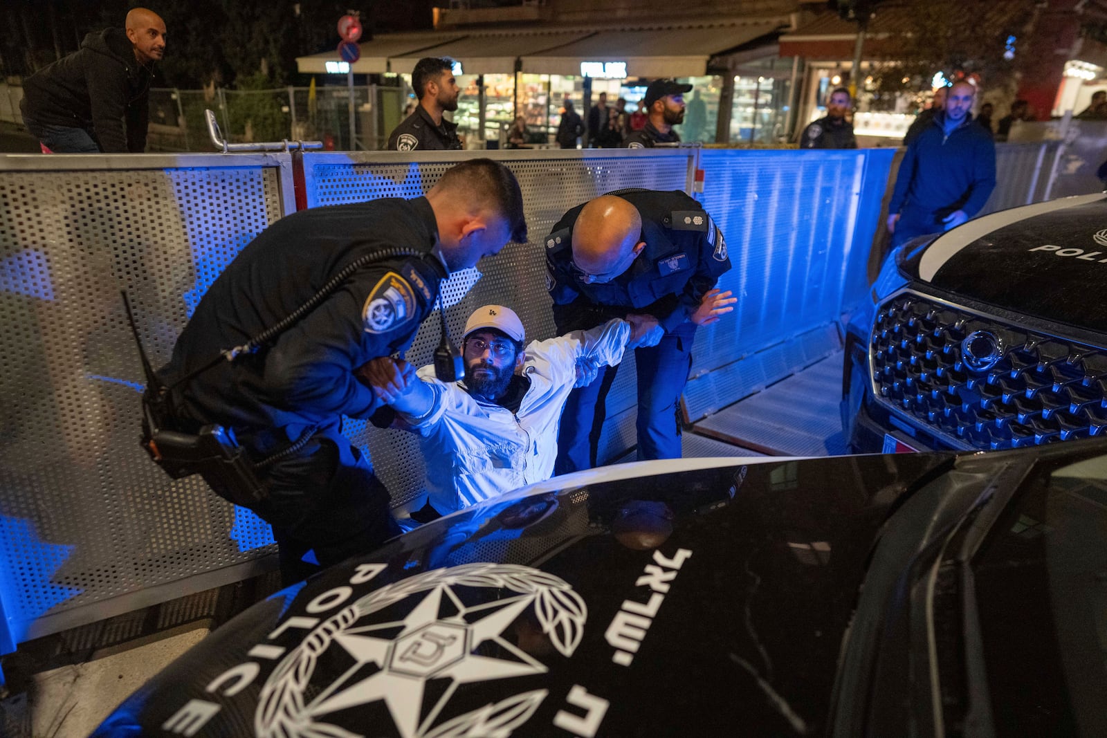 Police disperse people protesting against Prime Minister Benjamin Netanyahu's near his residence in Jerusalem, after he has dismissed his defense minister Yoav Gallant in a surprise announcement Tuesday, Nov. 5, 2024. (AP Photo/Ohad Zwigenberg)