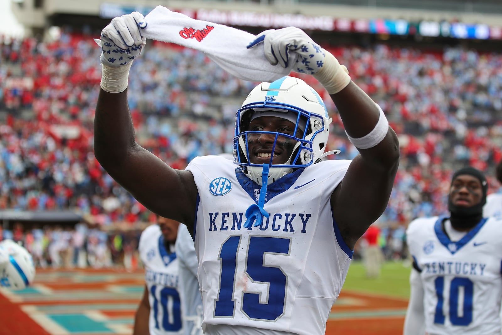 Kentucky tight end Khamari Anderson (15) holds up an Ole Miss towel after winning an NCAA college football game against Kentucky on Saturday, Sept. 28, 2024, in Oxford, Miss. Kentucky won 20-17. (AP Photo/Randy J. Williams)