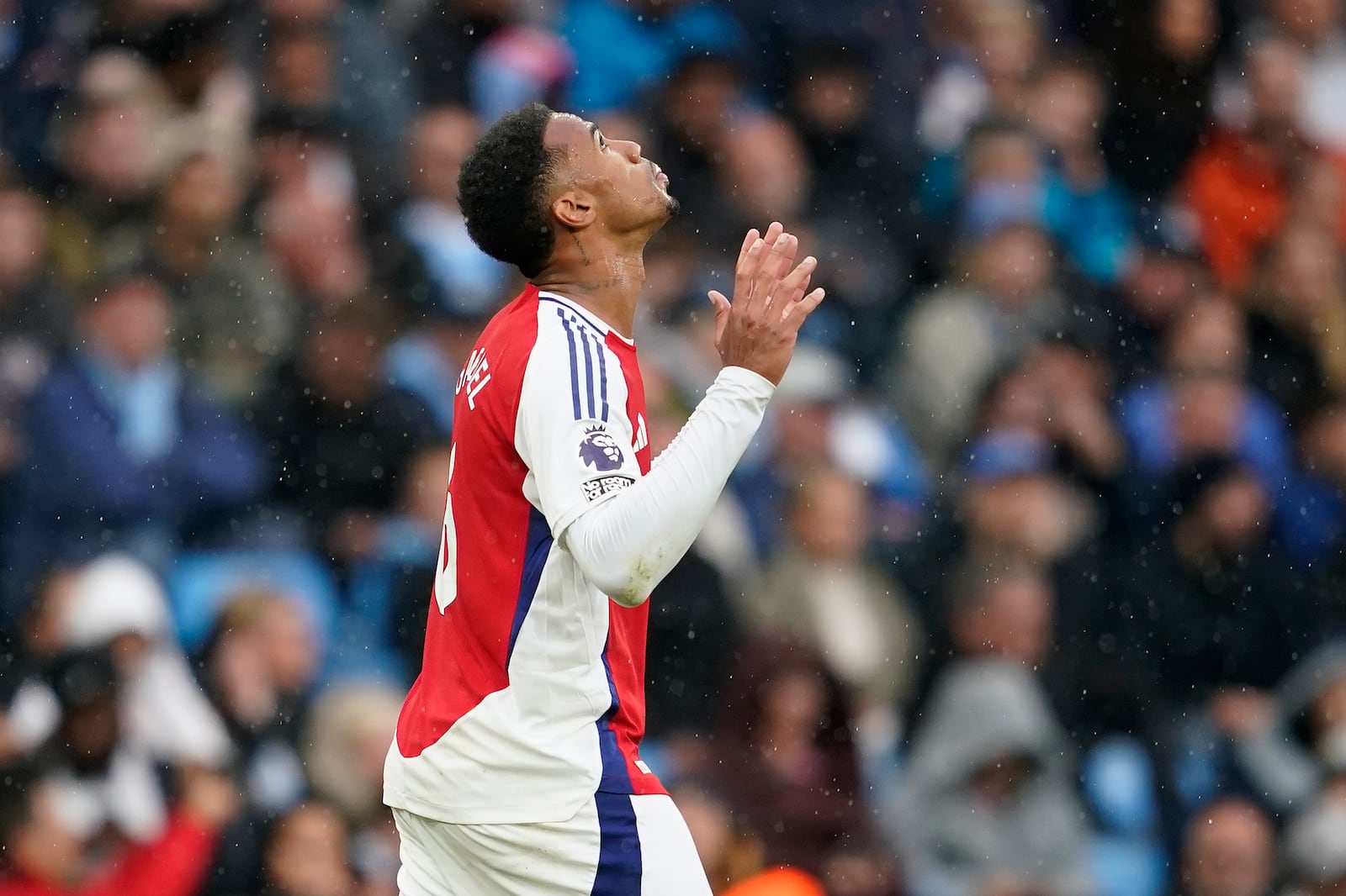 Arsenal's Gabriel celebrates scoring his side's second goal during the English Premier League soccer match between Manchester City and Arsenal at the Etihad stadium in Manchester, England, Sunday, Sept. 22, 2024. (AP Photo/Dave Thompson)