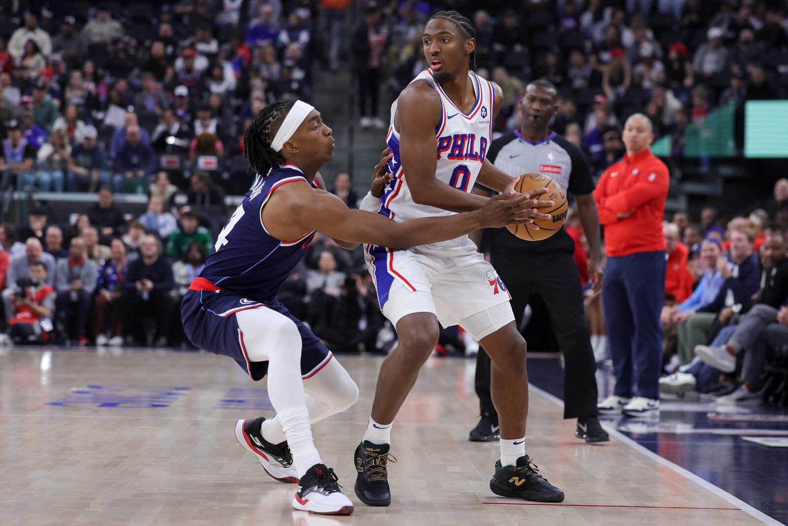 Philadelphia 76ers guard Tyrese Maxey, right, defends against Los Angeles Clippers guard Terance Mann during the first half of an NBA basketball game, Wednesday, Nov. 6, 2024, in Inglewood, Calif. (AP Photo/Ryan Sun)